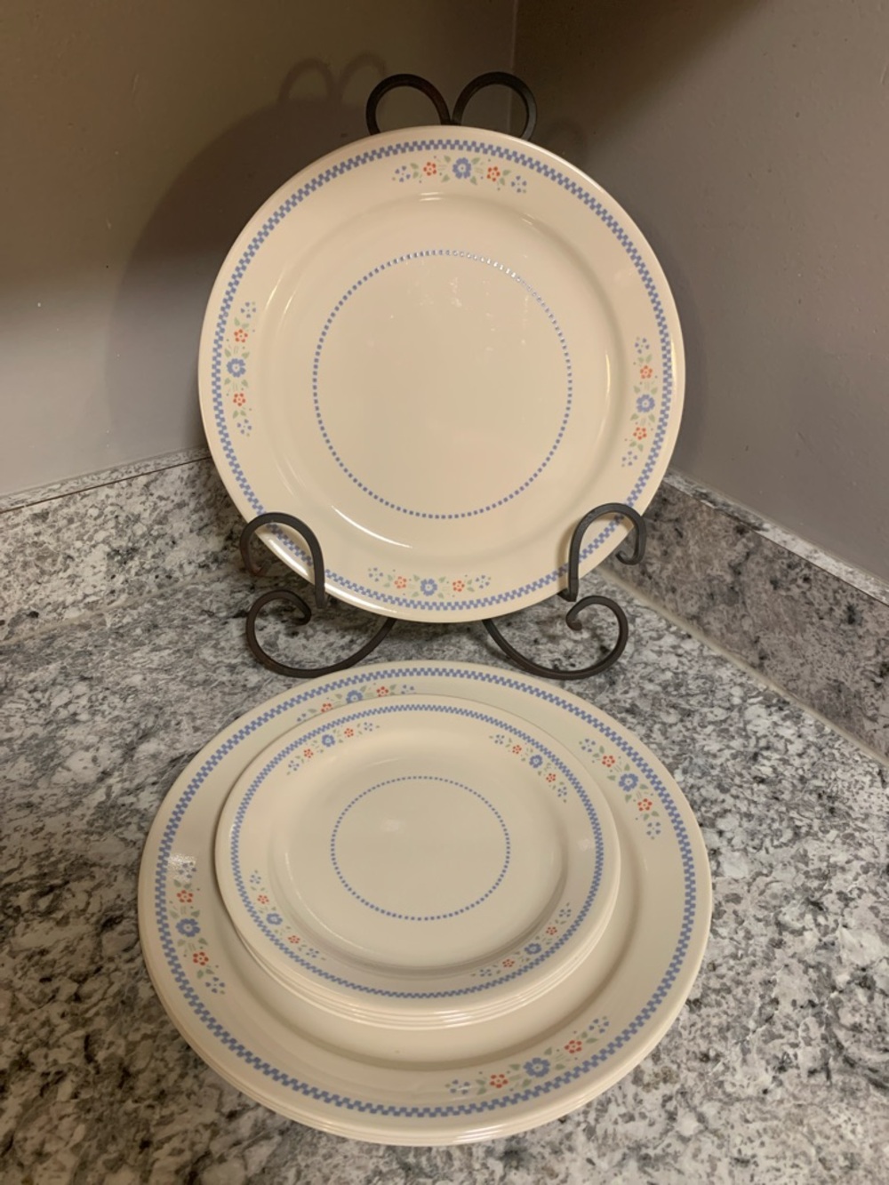 Corelle by Corning Vintage Needlepoint Pattern Dinner Plates